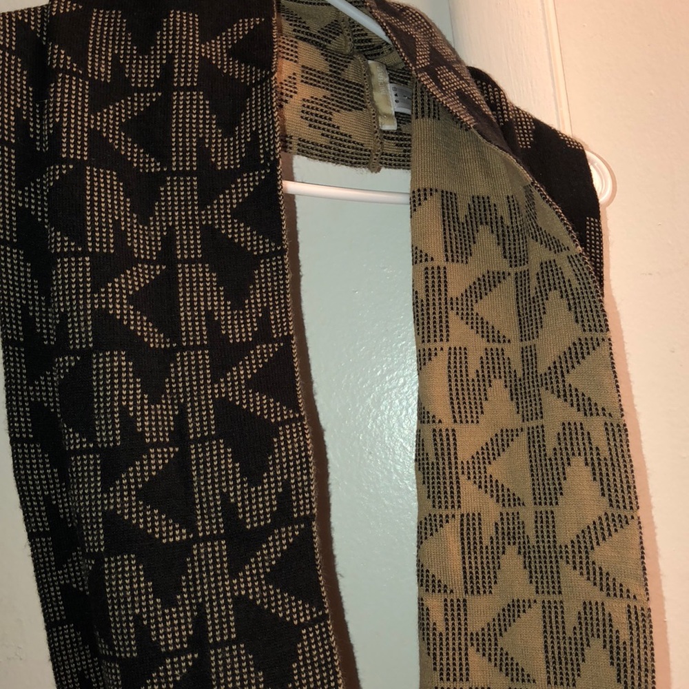 MK scarf